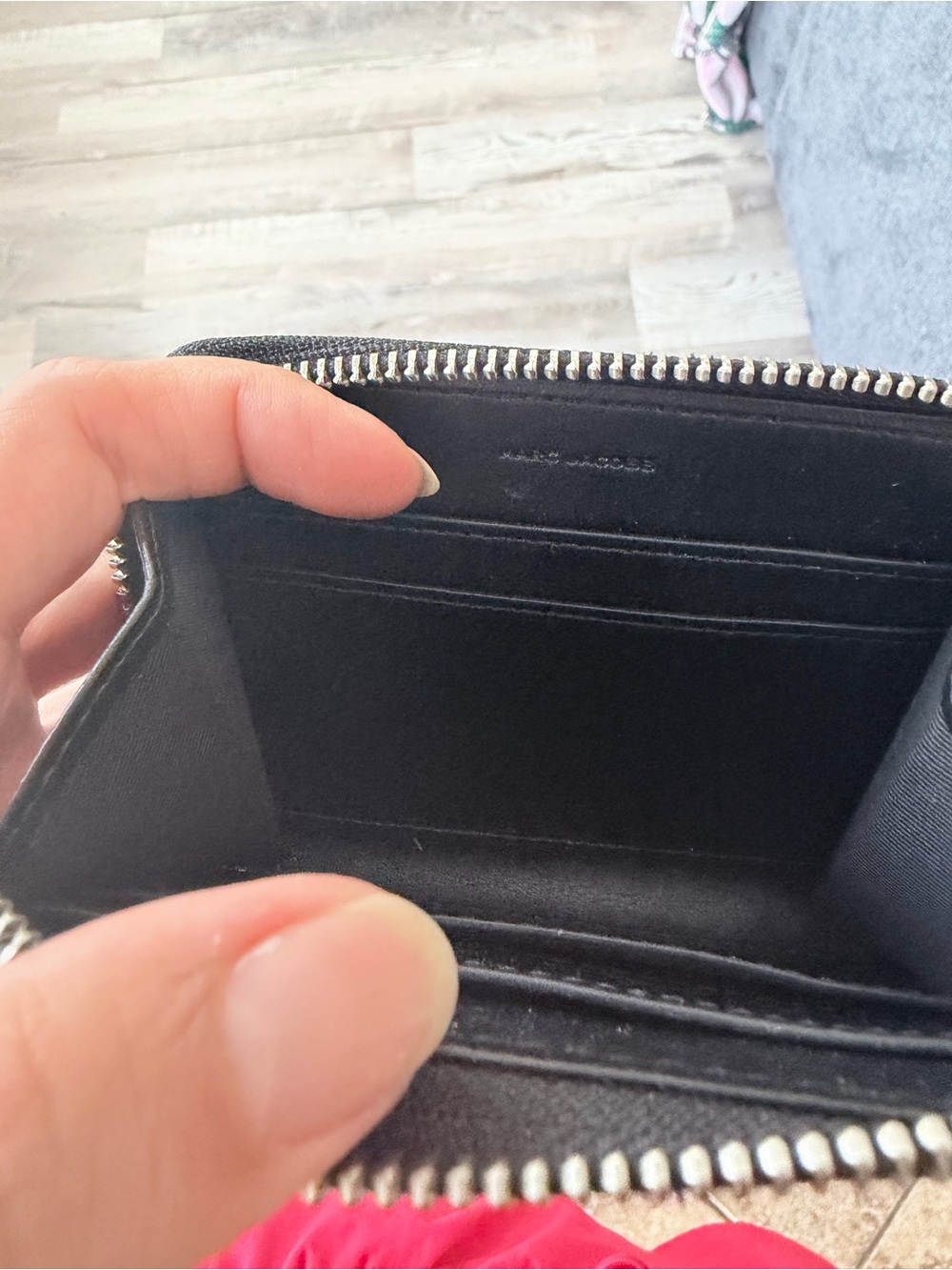 Marc Jacobs Black and Ivory Signature Zip Wallet - Picture 2 of 2
